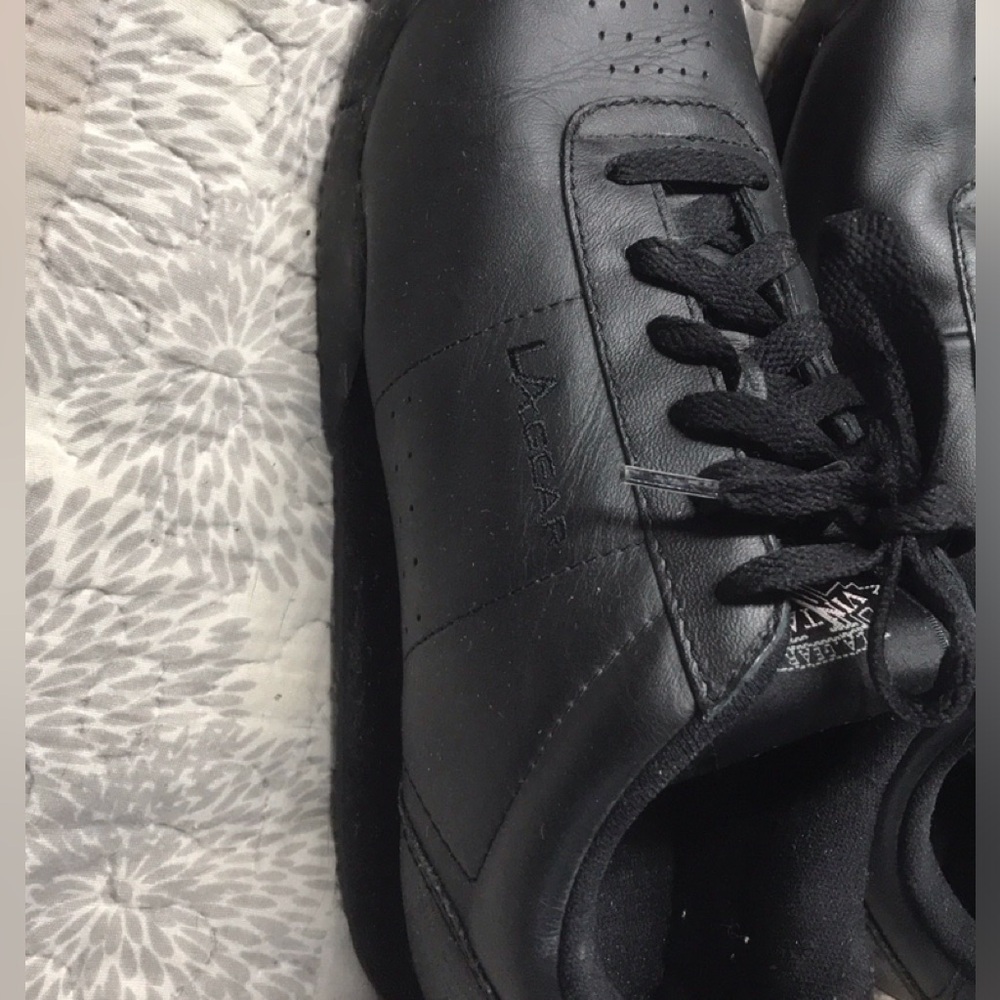 Women LAGear shoes